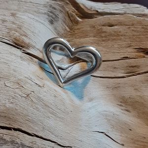 Sterling silver heart ring. Size 7.
